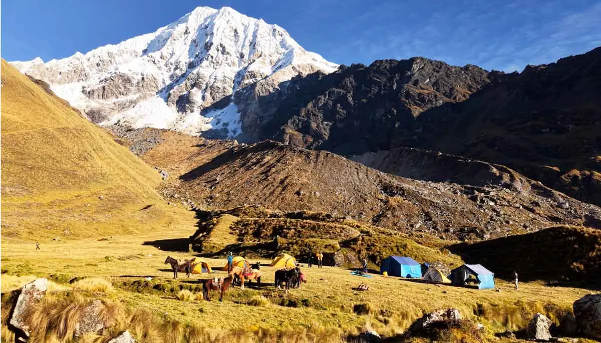 Snow-capped peak above the camp on the way to Ichupata