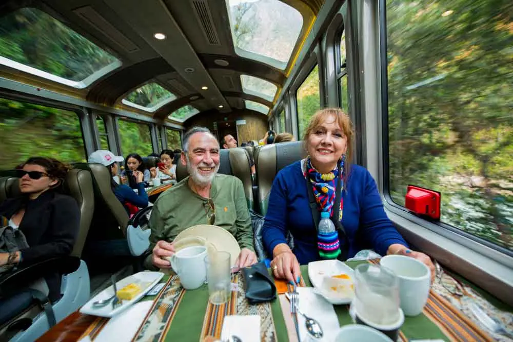 Travellers having breakfast on the train to Km 104